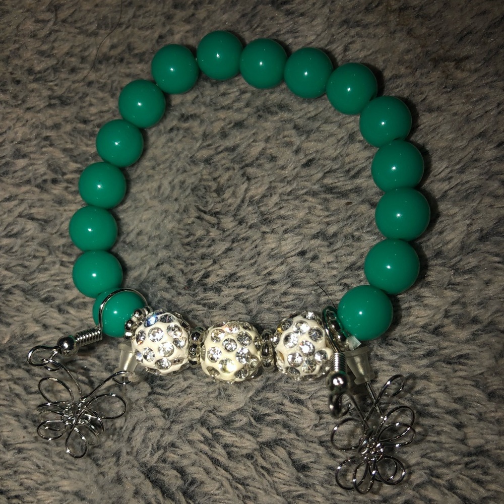 Small teal bracelet w/ crystal stones